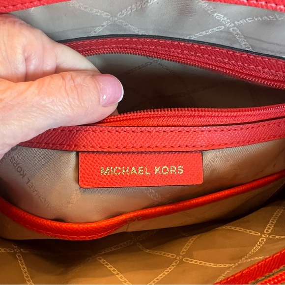 Michael Kors Voyager Large Saffiano Leather Tote - Picture 9 of 14